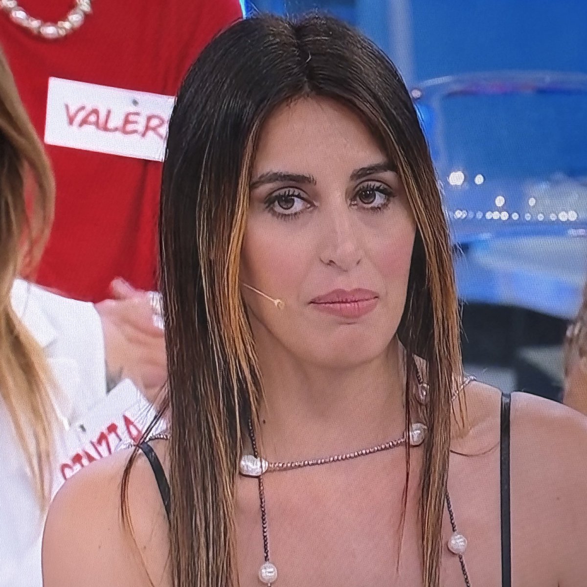 kekkolyon's tweet photo. Qual è il problema di affermare che ha dato il bacio al collo a Lorenzo?! La nuova madre teresa di calcutta #Uominiedonne https://t.co/q7ss5p0y01