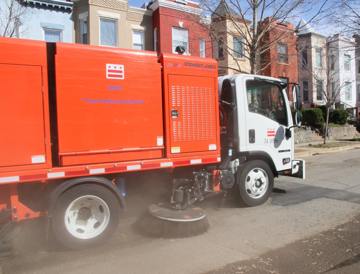 DCDPW's tweet photo. 🚗 Street sweeping is here!
🧹 Move your car on posted days
📍 Check signs & stay informed: https://t.co/drijpTbXUT
#SpringCleanDC https://t.co/comwjYbVKB