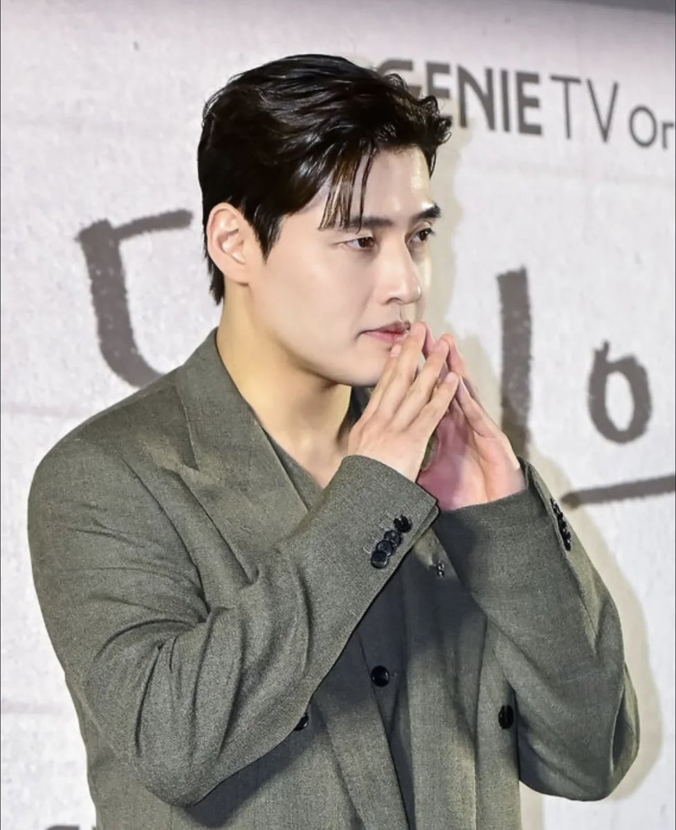 dolgolaeui's tweet photo. Kang Ha Neul #kanghaneul #heirs #likeforlikes #moonloversscarletheartryeo #curtaincall #whenthecamelliablooms #monstar #tothebeautifulyou #κ°νλ #waitingforrain #riverwherethemoonrises #thepiratesthelastroyaltreasure #tastefullyyours #κ°νλ https://t.co/0hYTmYAn4T