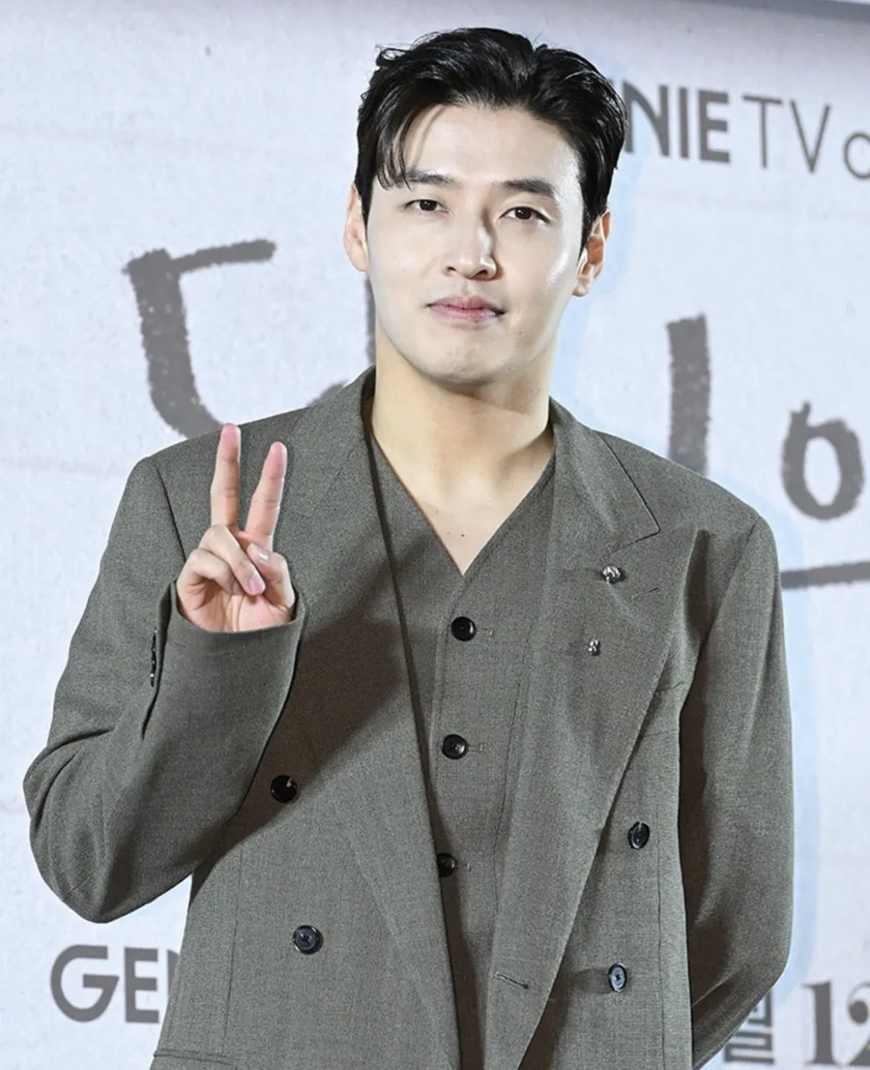 dolgolaeui's tweet photo. Kang Ha Neul #kanghaneul #heirs #likeforlikes #moonloversscarletheartryeo #curtaincall #whenthecamelliablooms #monstar #tothebeautifulyou #κ°νλ #waitingforrain #riverwherethemoonrises #thepiratesthelastroyaltreasure #tastefullyyours #κ°νλ https://t.co/0hYTmYAn4T