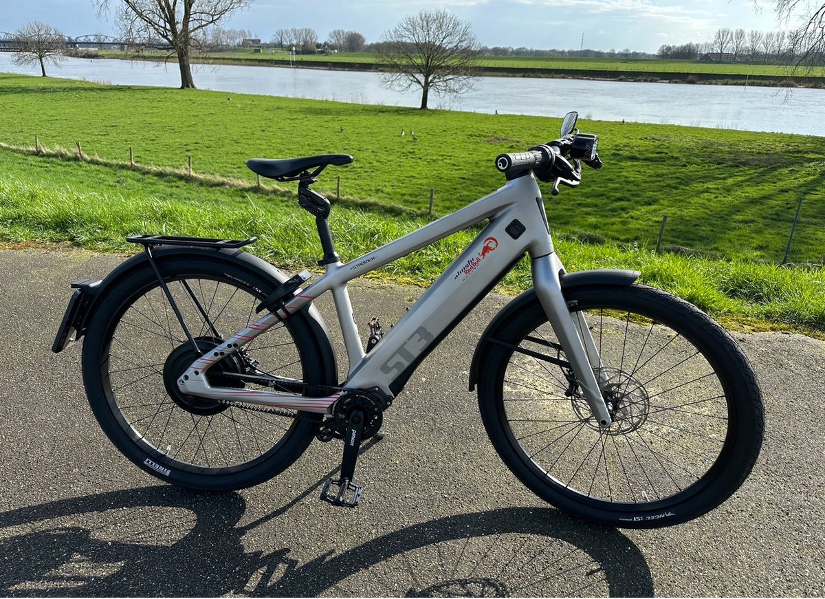 mariskArt's tweet photo. Was weer genieten vandaag, van woon-werkverkeer op de #StromerST3 #Redbulleditie  #kamikazefiets https://t.co/M2BWImWIcE