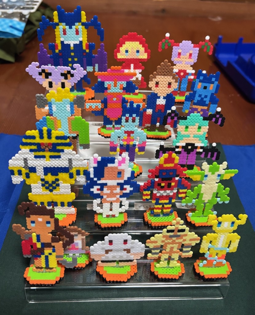 R_m_loped's tweet photo. ヴァンパイアシリーズナノビーズスタンド　各600円

セイヴァーとハンターのキャラがいます！
個人的にかわいくできたと思ってるので、持ちキャラなどいかがですか？

#インディゲームマーケット #IGM5 https://t.co/dv5YDqrhQh