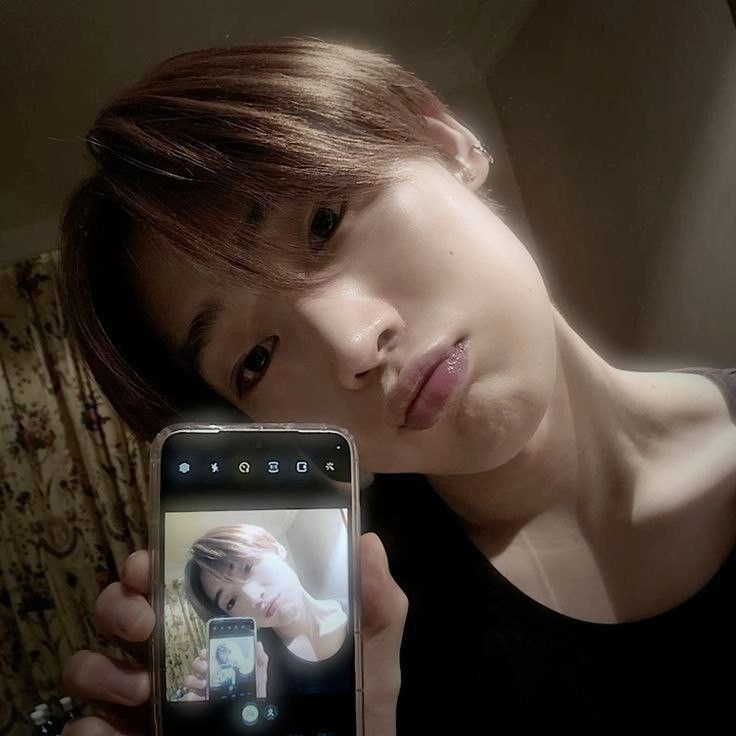 — ⋆౨ৎ˚⟡˖ ࣪ mirror, mirror on the wall... 🪞

#SUNOO #ENSD #ENHYPEN #ENHYPEN_SUNOO #ENGENE <a href="/ENHYPEN_members/">ENHYPEN</a>