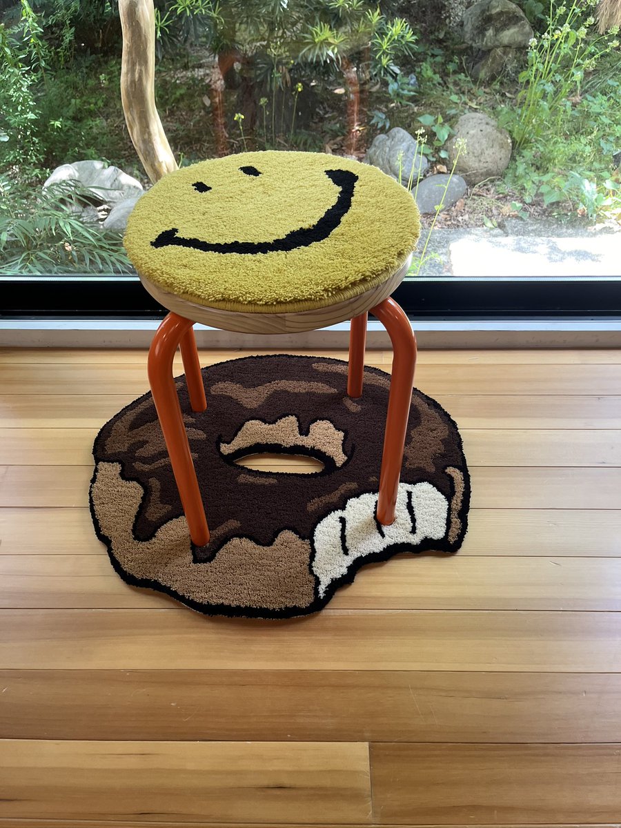 食べかけのドーナツのラグ 日曜21:00より抽選販売です