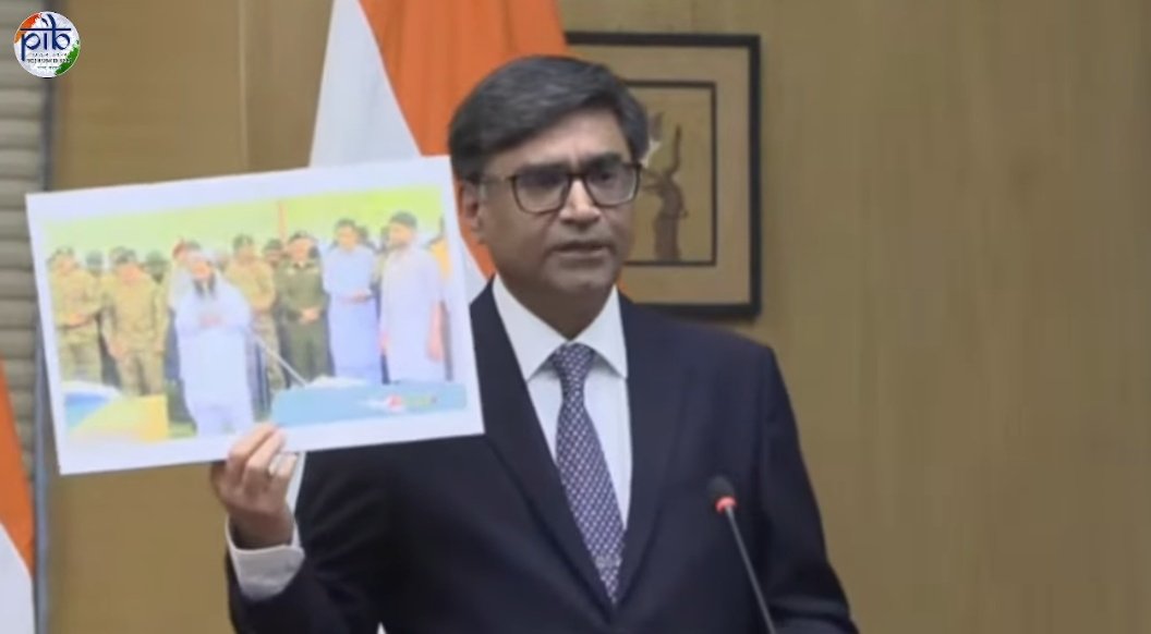 Strongest picture on internet today 

Foreign Secretary Vikram Misri 🔥🔥
#IndiaPakistanWar
#OperationSindoor2