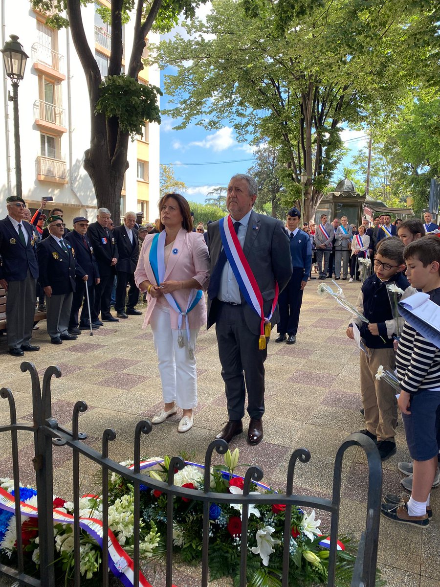 🇫🇷 80 ans après le 8 mai 1945, notre #mémoire reste vive.

Ce matin, aux côtés d'<a href="/EleonoreBez/">Eléonore BezⓂ️</a>, nous étions présents aux cérémonies de commémoration devant les monuments aux morts des 9e et 10e arrondissements de #marseille à Mazargues, Sainte-Marguerite, la Timone et Saint-Loup,
