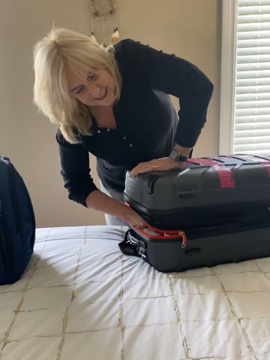 SusanTruppe's tweet image. #TFW you overpacked..

After a few attempts and lots of repacking, my suitcase is ready, and we are ready to head off on our journey! #WanderingWomen