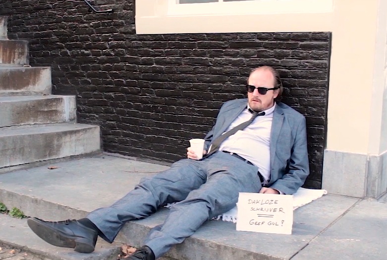 Tzum_info's tweet image. Nieuws: 'Muffe, witte' Joris van Os komt niet aan de bak bij uitgeverijen, maar als Sadiqa Almakhadie vechten ze om zijn roman tzum.info/2025/05/nieuws…