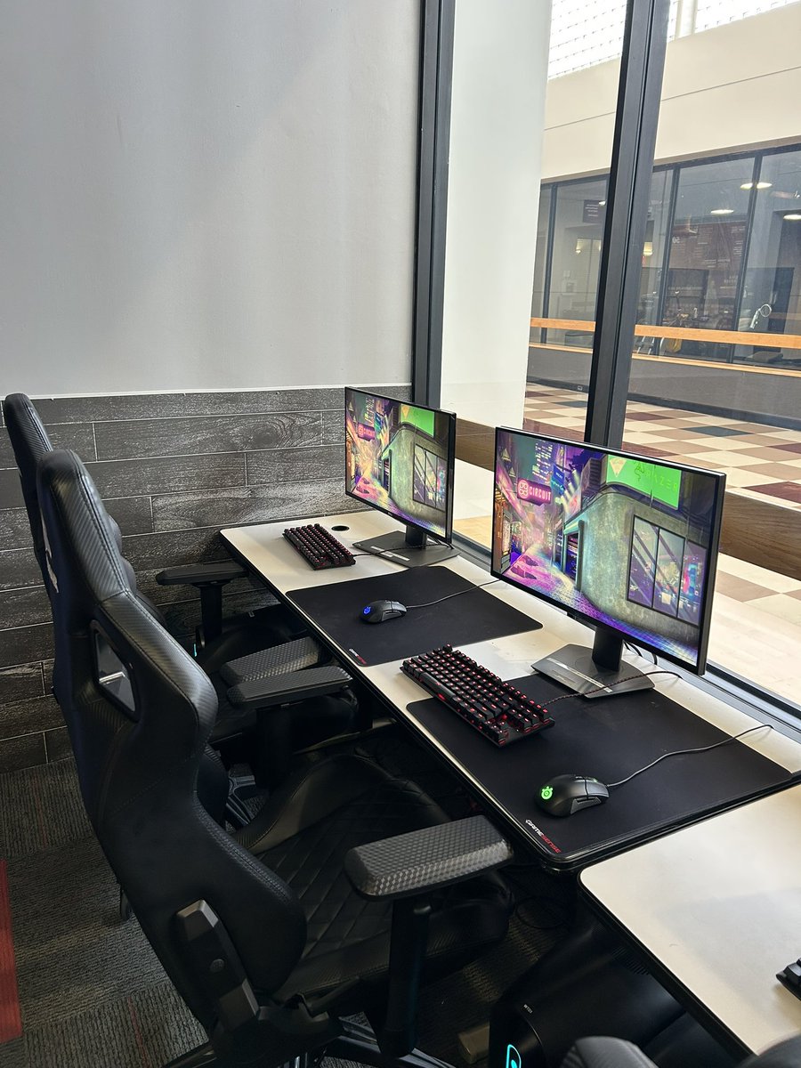 The Student Activity Center at Central Michigan is ELITE!

-8 basketball courts
-Olympic size pool and sauna
-Pool tables
-FREE gaming setups for students

This is the place to be!🔥⬆️