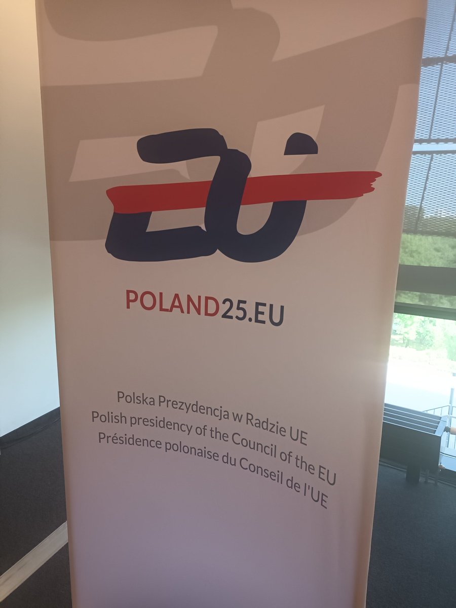 Jubilejní 25. zasedání koordinačního mechanismu spolupráce v oblasti drog mezi EU 🇪🇺 a zeměmi Latinské Ameriky se dnes koná ve Varšavě, kde reprezentuji naši zemi 🇨🇿. Mechanismus představuje zásadní nástroj k dialogu v oblasti tak důležité jako je pro boj s drogovými mafiemi.