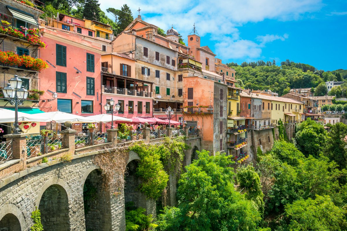 #Nemi è il luogo delle famose fragoline, nonché uno dei Borghi più dei d'Italia nel Lazio e una Bandiera Arancione del Touring Club Italiano.
Da non perdere domenica 1 giugno la sagra fragole e fiori. 

Scopri di più👉 visitlazio.com/nemi/

#VisitLazio