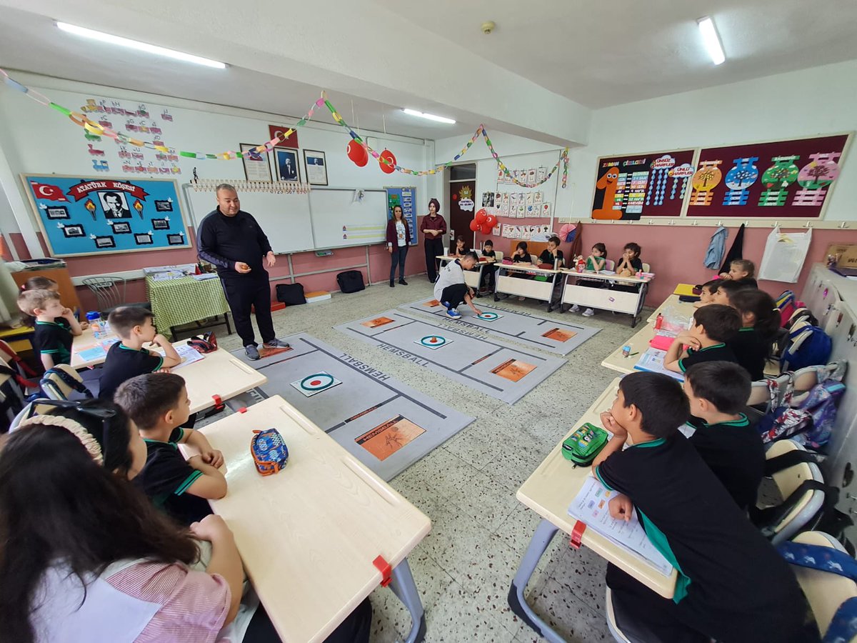 Mustafa Kulaklı İlkokulu'nda, Hemsball tanıtımı yapıldı. Hemsball ile tanışan minikler eğlenceli vakit geçirdi.

#hemsball #denizli #spor <a href="/Hemsball/">Hemsball</a> <a href="/tgosbfed/">Türkiye Gelişmekte Olan Spor Branşları Federasyonu</a> <a href="/gencliksporbak/">Gençlik ve Spor Bakanlığı 🇹🇷</a> <a href="/OA_BAK/">Dr. Osman Aşkın Bak</a>
