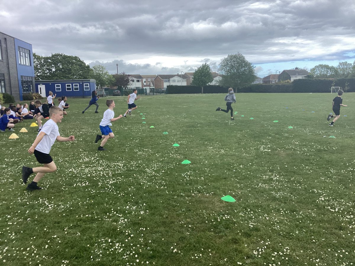 HamfordPrimary's tweet photo. Year 4 worked hard in PE this week improving their fitness levels by doing shuttle runs. https://t.co/7taDHnImje