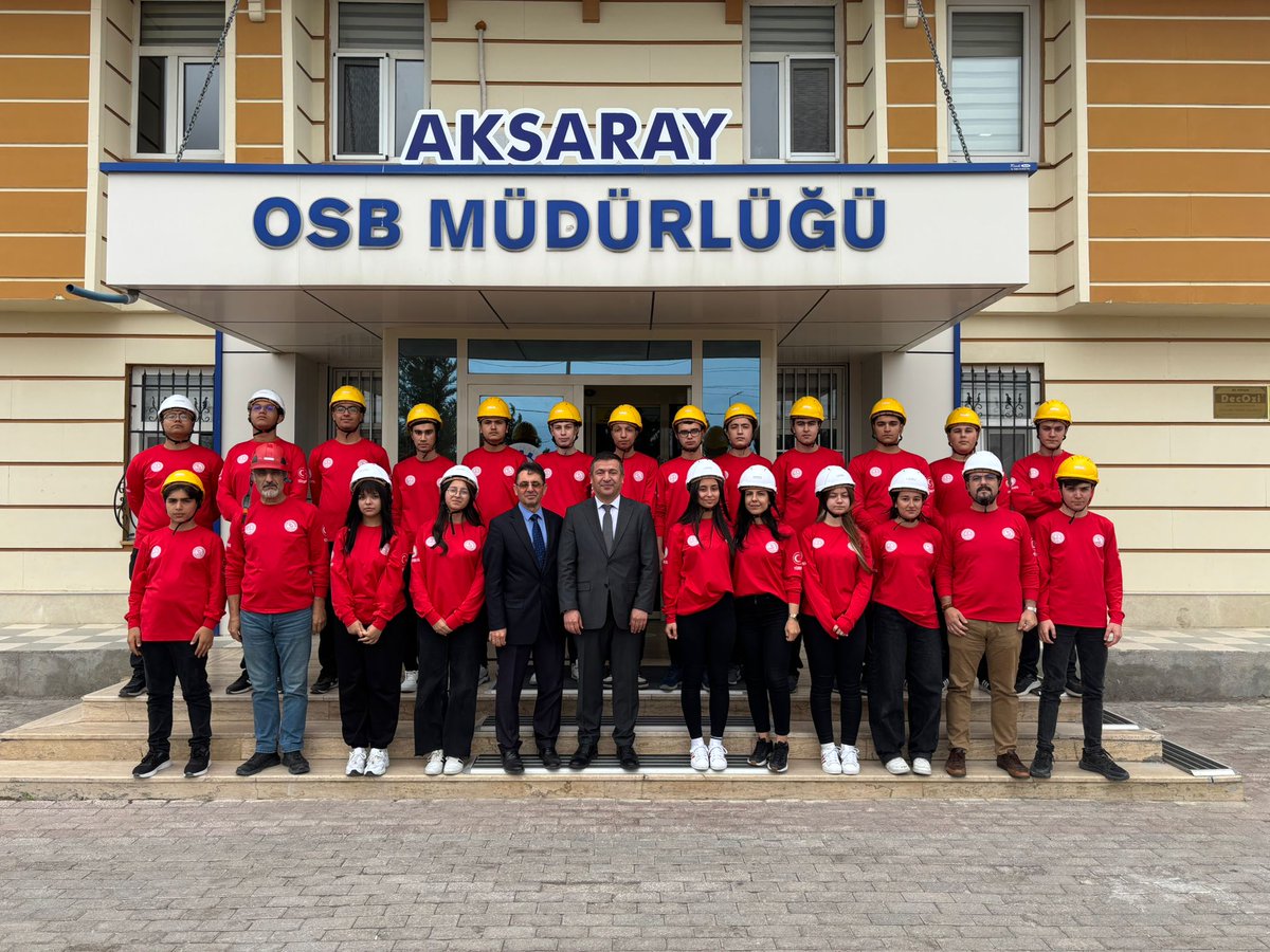 aksaraytobbmtal's tweet photo. Aksaray'da ilk olarak okulumuz bünyesinde kurulan TOBB MEB GENÇ AKUB ekibimiz Aksaray OSB müdürlüğünü ziyaret etti.OSB müdürü sayın Ali BAY beye her türlü yardımları için teşekkür ederiz.@tcmeb @tcmeb_mtegm @aksarayvaliligi @Aksaray_MEM @metinalpaslan40 https://t.co/HNwinbHcaq
