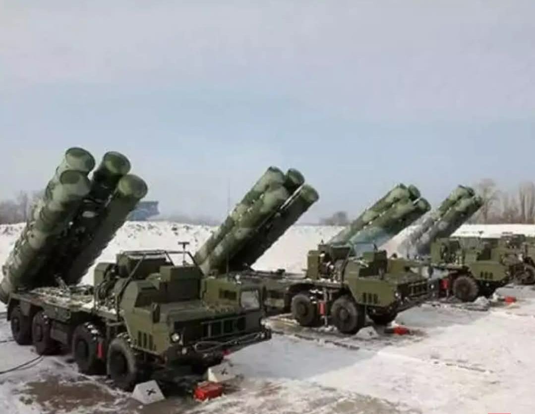 S-400: INDIA'S WAR WINNER

1. A group of F-16 jet fighters takes off from the main Pakistan Air Force base in Sargodha. Approximately 300 km east, at the Indian Air Force base in Adampur, Punjab, an S-400 Triumf air defence system picks up these aircraft almost instantly.