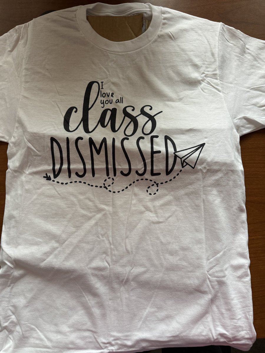 Seniors - stop by room 123 to sign the shirt!