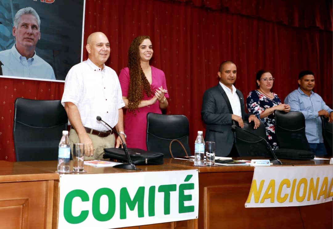 Inicia la segunda jornada del II Pleno del Comité Nacional de la <a href="/UJCdeCuba/">UJC de Cuba</a>. Junto a ellos, en un espacio de debate y reflexiones profundas y propositivas, el miembro del Buró Político y Secretario de Organización del Comité Central <a href="/DrRobertoMOjeda/">Dr. Roberto Morales Ojeda</a>