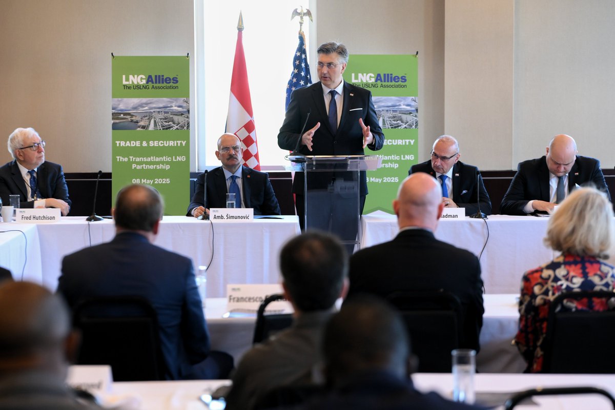 Andrej Plenković (@andrejplenkovic) on Twitter photo U Washingtonu sam sudjelovao na Konferenciji u organizaciji <a href="/LNGALLIES/">LNG Allies</a> na temu "Američko-europsko LNG partnerstvo". Strateška odluka <a href="/VladaRH/">Vlada Republike Hrvatske</a> o izgradnji LNG terminala na Krku pokazala se dugoročno korisna za Hrvatsku u okolnostima kada je energetska sigurnost postala glavni U Washingtonu sam sudjelovao na Konferenciji u organizaciji <a href="/LNGALLIES/">LNG Allies</a> na temu "Američko-europsko LNG partnerstvo". Strateška odluka <a href="/VladaRH/">Vlada Republike Hrvatske</a> o izgradnji LNG terminala na Krku pokazala se dugoročno korisna za Hrvatsku u okolnostima kada je energetska sigurnost postala glavni