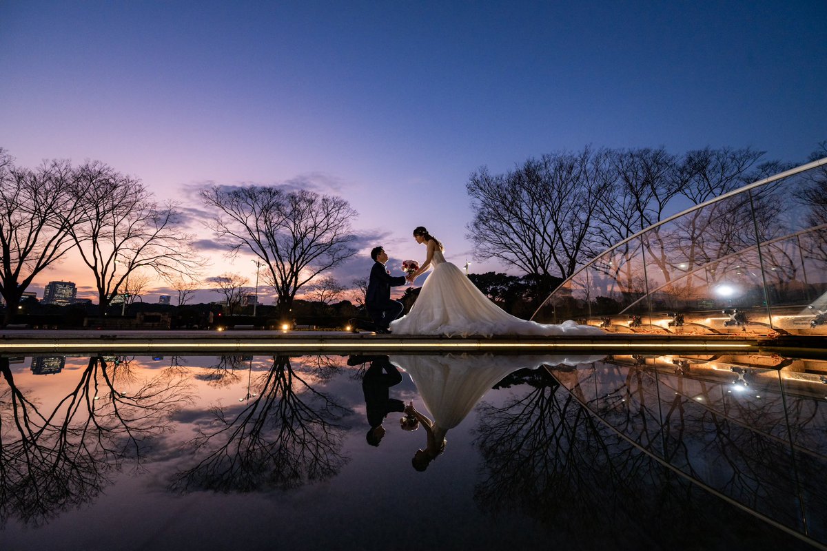 24toWedding's tweet photo. 東京駅で叶えるフォトウェディング。
夜景のキラキラのなかの景色はやっぱり圧巻🌉◎

#東京駅前撮りといえば24towedding #24towedding #東京駅前撮り https://t.co/NXnkLy1Kto