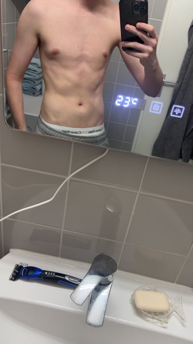 Finally in summer mood ☀️👀

Enjoy your day or come and join me in the shower? 🚿😈💦