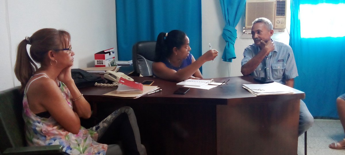Dics_Contre1234's tweet photo. En esta mañana se efectúa la Visita Integral por parte del Gobierno Provincial de #SantiagodeCuba al Departamento de #Información y #ComunicaciónSocial de #Contramaestre. Ladinorca Pérez Taquecheli Funcionaria de este Organismo Provincial, encabeza el encuentro. https://t.co/yI0GMQJIMK