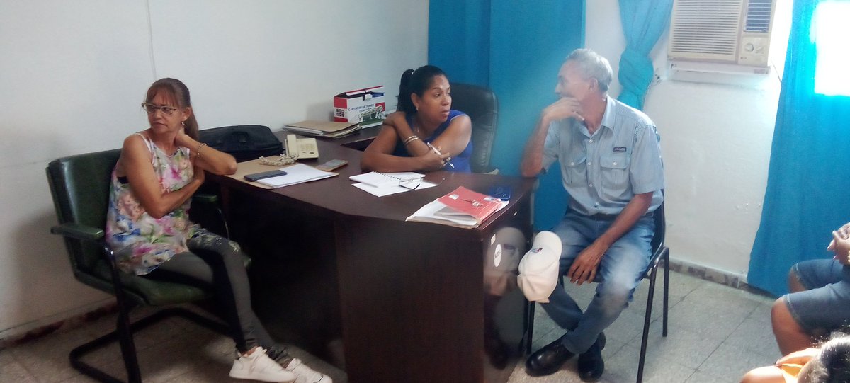 Dics_Contre1234's tweet photo. En esta mañana se efectúa la Visita Integral por parte del Gobierno Provincial de #SantiagodeCuba al Departamento de #Información y #ComunicaciónSocial de #Contramaestre. Ladinorca Pérez Taquecheli Funcionaria de este Organismo Provincial, encabeza el encuentro. https://t.co/yI0GMQJIMK