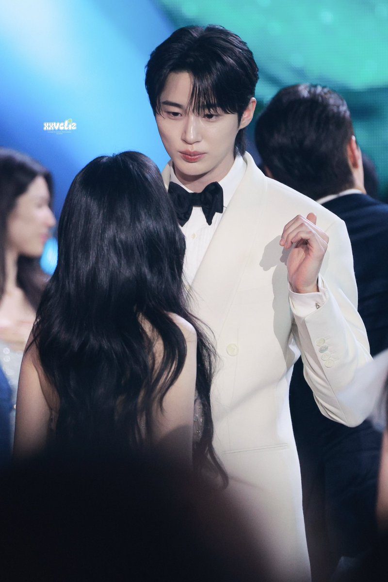 구미호 🦊 X 대군 👑

DO NOT REMOVE OR CROP MY LOGO

#ByeonWooSeok #KimHyeYoon 
#변우석 #김혜윤

#BaeksangArtsAwards2025
#백상예술대상2025