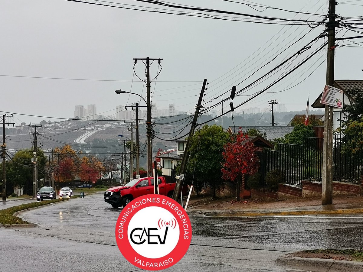 Com.Emergencias.Valp (@cevalparaiso) on Twitter photo 9:28 Horas #ViñadelMar PRECAUCIÓN a conductores y peatones que transitan por Av. Los Sargazos (bajada) entre calle Diloma y calle Blasia, por choque de camioneta contra poste de iluminación este quebrado.
<a href="/LocoPensador7/">Pensador Viñamarino</a> <a href="/VDMCHILE2025/">VDM</a> <a href="/seguridadvina/">Seguridad Pública Viña del Mar</a> <a href="/giannipancetti/">Gianni Pancetti</a> 9:28 Horas #ViñadelMar PRECAUCIÓN a conductores y peatones que transitan por Av. Los Sargazos (bajada) entre calle Diloma y calle Blasia, por choque de camioneta contra poste de iluminación este quebrado.
<a href="/LocoPensador7/">Pensador Viñamarino</a> <a href="/VDMCHILE2025/">VDM</a> <a href="/seguridadvina/">Seguridad Pública Viña del Mar</a> <a href="/giannipancetti/">Gianni Pancetti</a>
