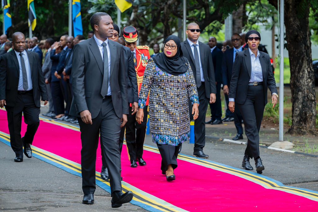 Mapema leo Ikulu jijini Dar es Salaam nimempokea Rais wa Jamhuri ya Msumbiji, Mheshimiwa Daniel Francisco Chapo, ambapo tumefanya mazungumzo na kushuhudia utiaji saini wa mikataba miwili na hati nne za makubaliano katika sekta mbalimbali. Hatua hii inalenga kuimarisha uhusiano