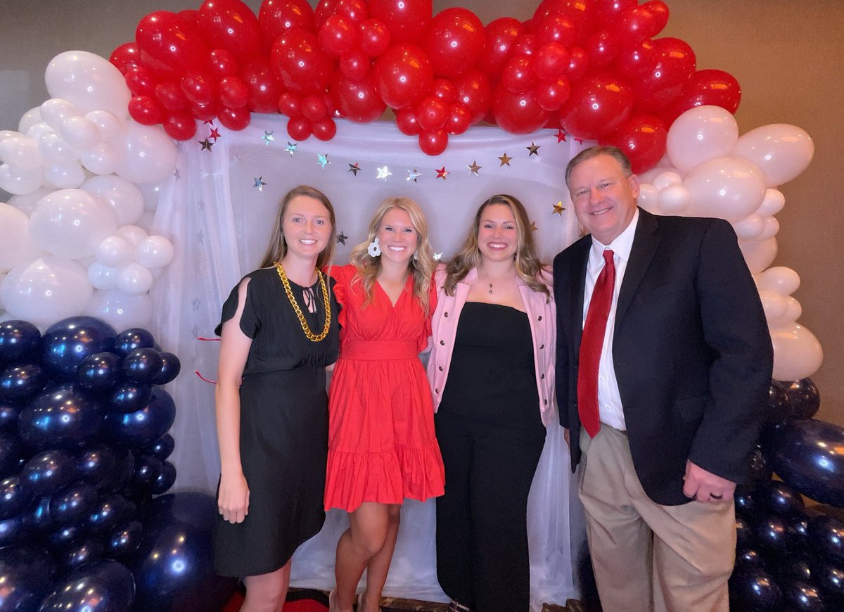 Surrounded by the best! They make me a better person and coach. I’m grateful for the impact we make together! 💙❤️