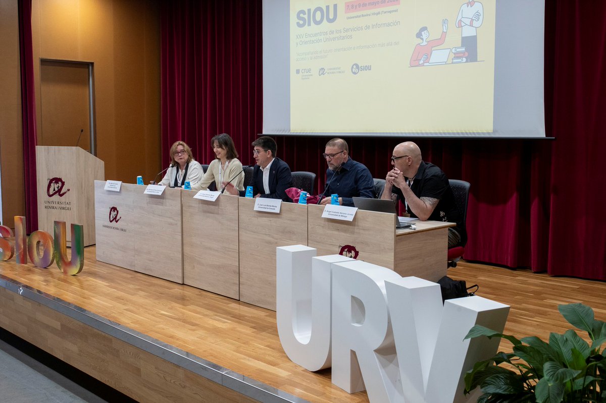 universitatURV's tweet photo. 🤗Aquests dies, a la #URV acollim la 25a edició de la trobada anual dels Serveis d’Informació i Orientació de les Universitats, en què representants d'universitats de tot l'estat tracten temes transversals i comparteixen experiències i projectes.
👉https://t.co/nEIJ7sH7ay https://t.co/pAuOgstLV4