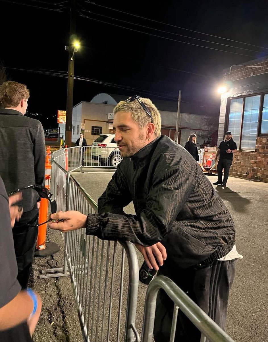 Carlos O’Connell Archive (@carlyringsarch) on Twitter photo 