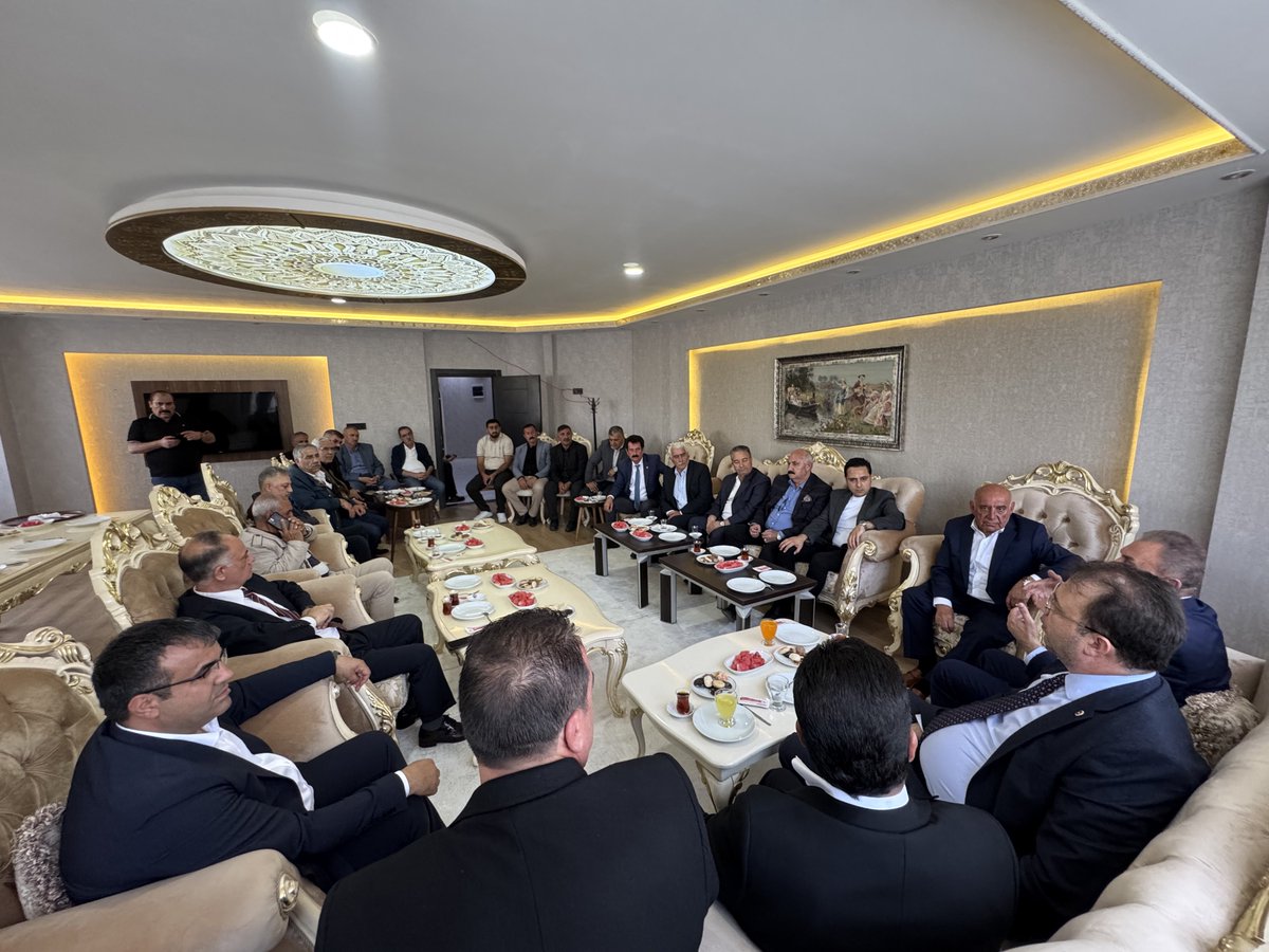 Van ziyaretlerimiz kapsamında akrabalarımızla bir araya geldik. 

İki gün sürecek temaslarımız boyunca hem il merkezinde hem ilçe köylerde ziyaretlerimiz devam edecek . 

<a href="/nail_ciler/">Nail Çiler</a>