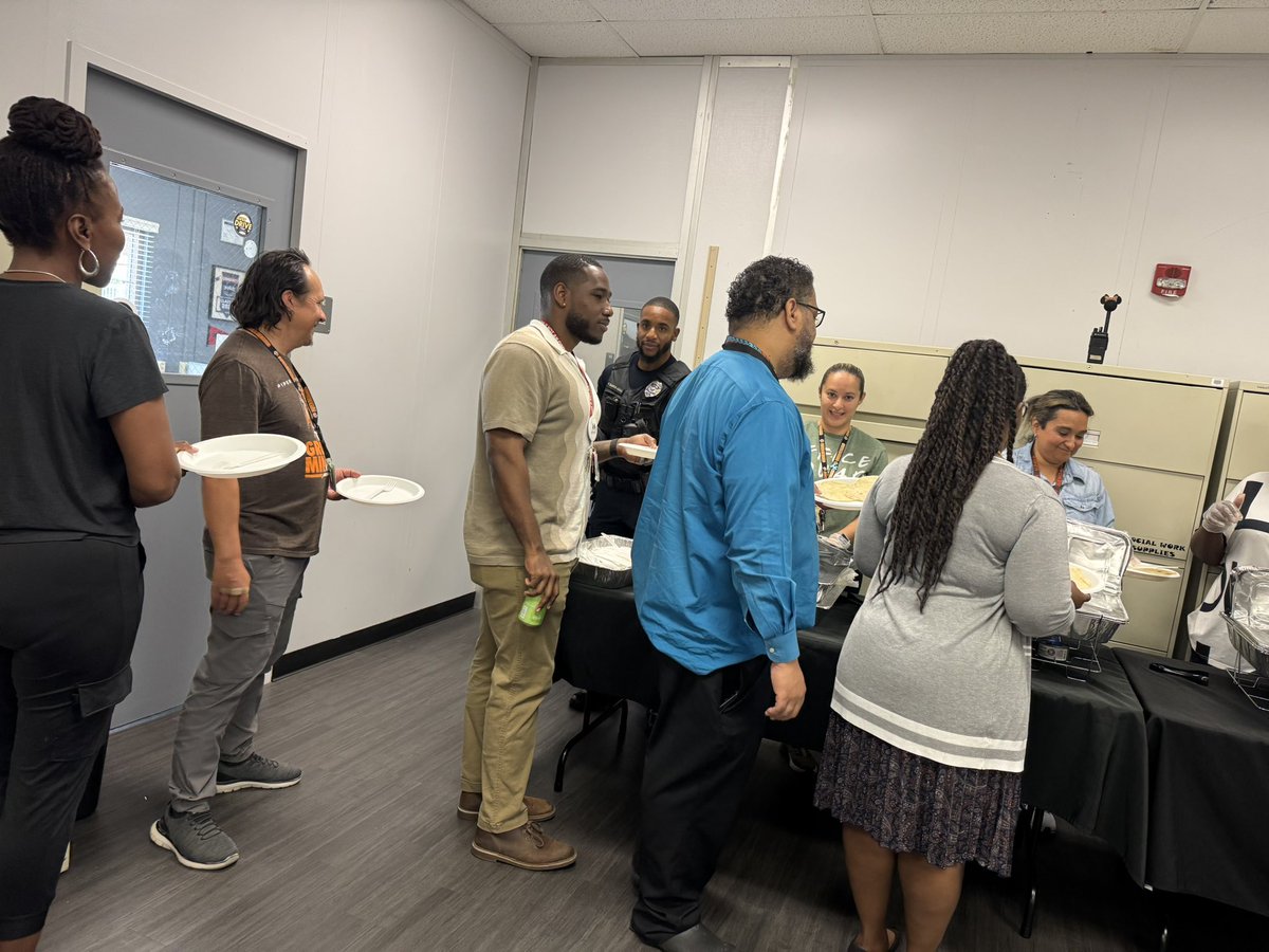 Day 3 of Teacher Appreciation. Lunch from Zona Fresca! Delicious! Thanks for helping Officer Addo🧡🤎