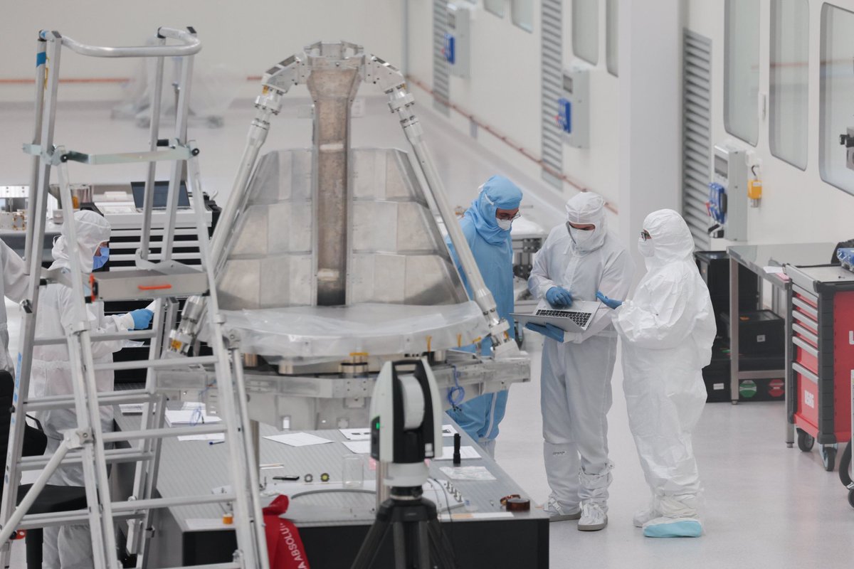 Very insightful visit to <a href="/Leonardo_live/">Leonardo</a> in Campi Bisenzio focused on space observation, electronics, and cybersecurity. 

It’s a prime example of how European companies are leading technologies globally, bringing together dual-use products, innovation, and quality jobs.