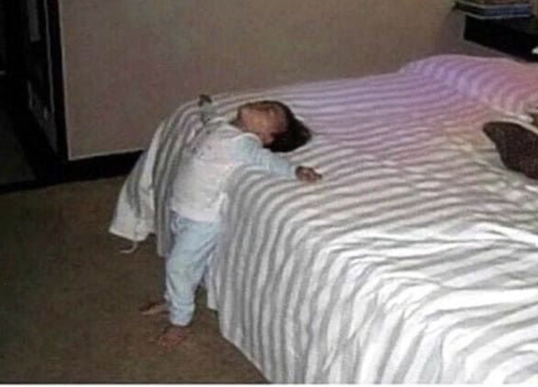 NowPammsy's tweet image. Morning, lovely people! 🥰 ☕️ When you’re trying to get up but the bed keeps pulling ya back! 😩Happy Thursday! 🙃We’re getting close to the weekend! 😎Grab more coffee & have a good one! 😘