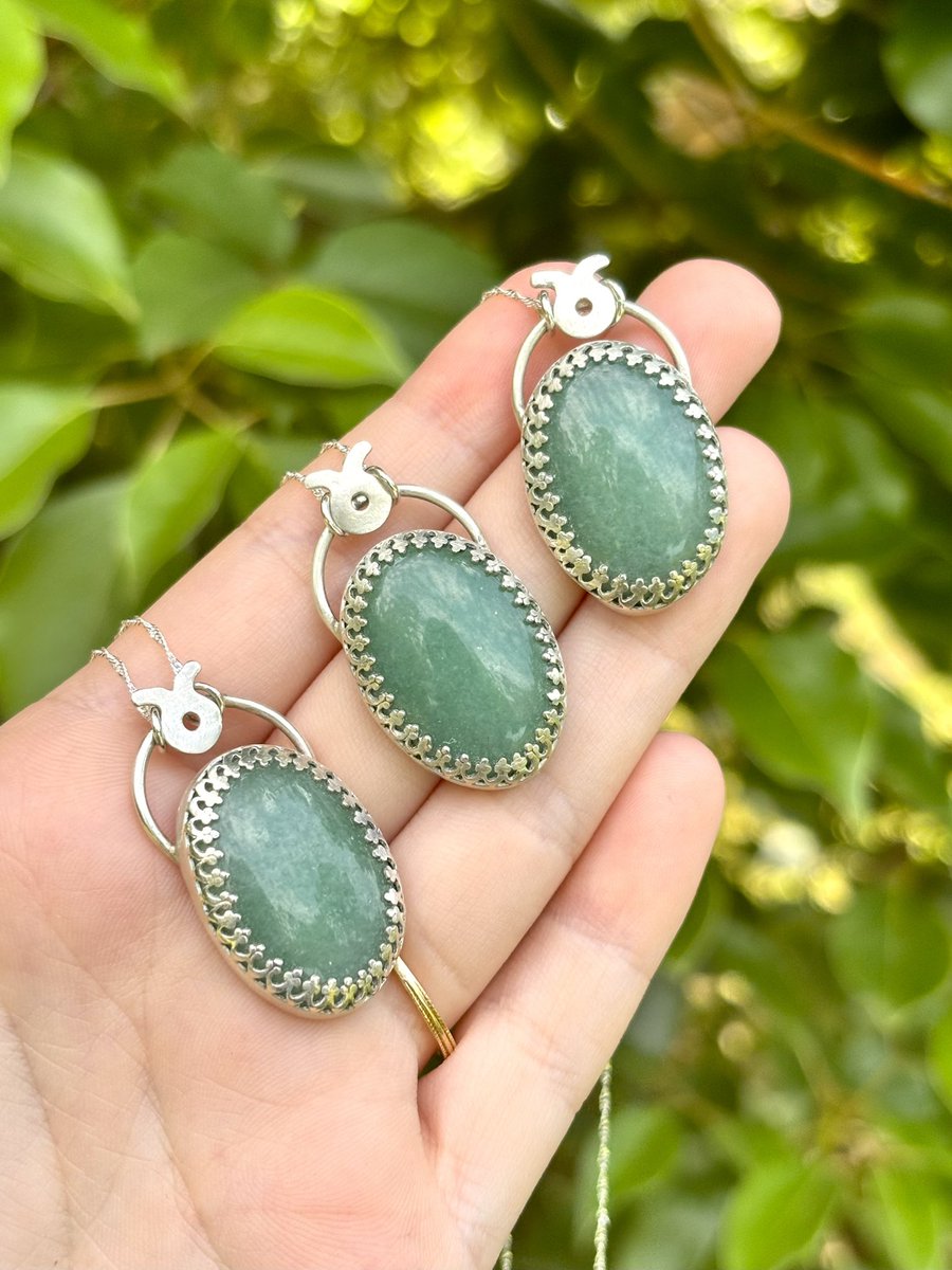 mfritz_art's tweet photo. Hey Tauruses!! Who’s ready?? ♉️

Check out these Taurus themed wood burned boxes &amp; green aventurine necklaces🌿

Every month @artbyjacstudio &amp; I pour so much love into these collabs &amp; we are so thankful for the love we get🫶🏼

See ya tomorrow at 3pm EST 🐂
Only 3 sets available✨ https://t.co/UCxpfxPDQB