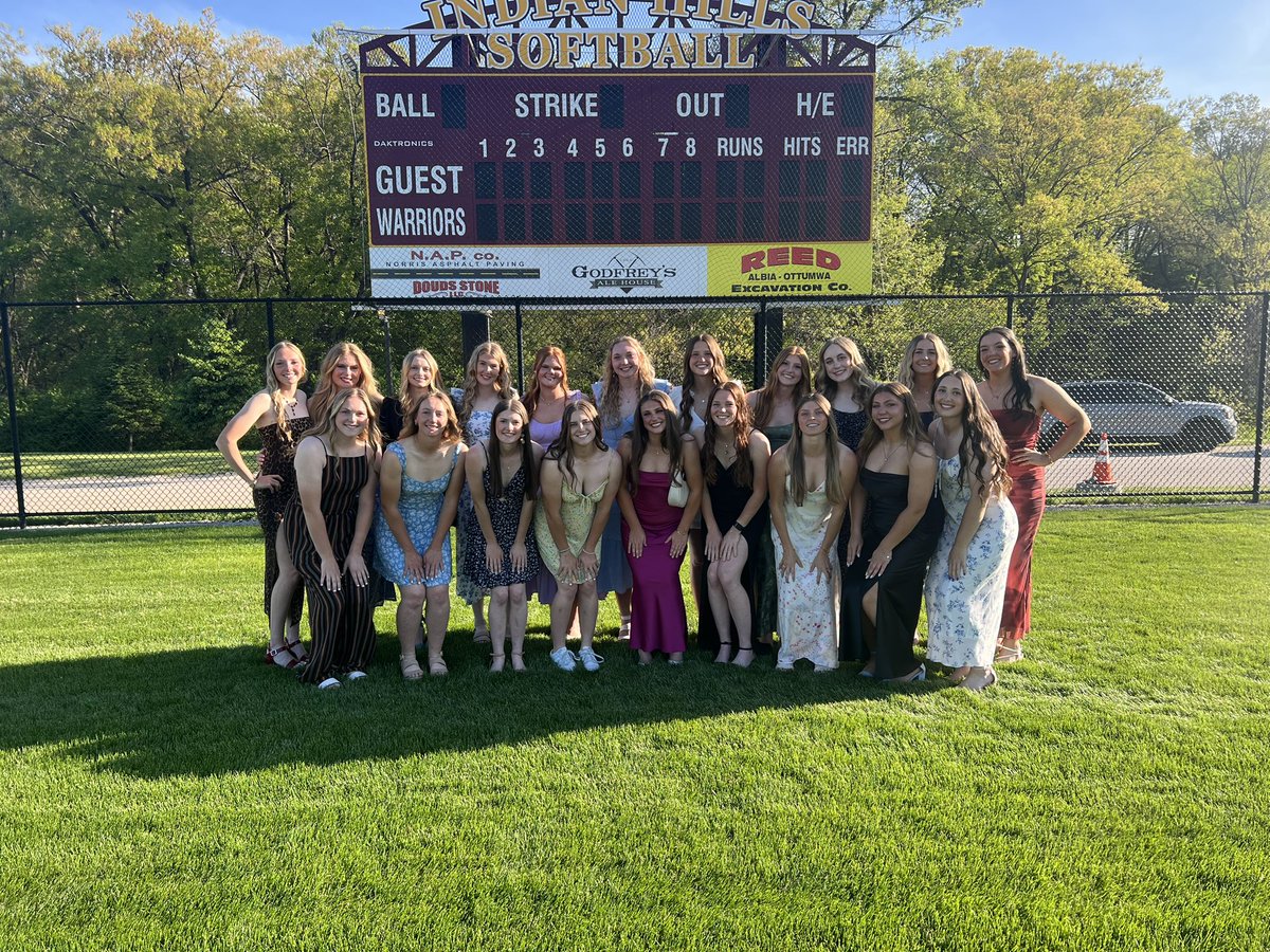 WarriorSoftball's tweet photo. We’re so proud of this incredible group of intelligent, talented, and beautiful young women!

The Wally’s was the perfect way to celebrate this year’s memories.

We’ll miss our sophomores, but we’re so excited to see what the future holds for them—and for what’s next for us all! https://t.co/EJJ9IJBclX