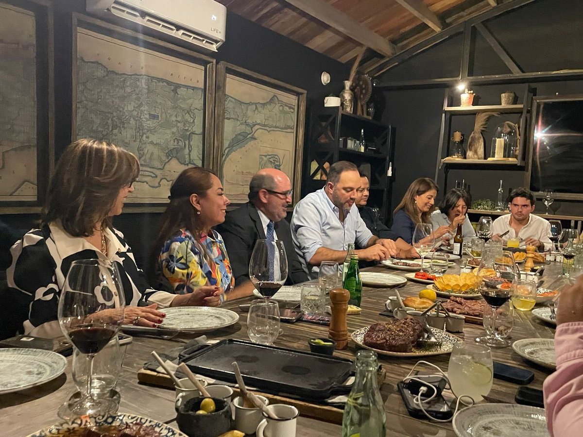 José Mario (@josemariomx) on Twitter photo Anoche, previo a la conferencia de hoy con <a href="/LeonKrauze/">León Krauze</a> en San Luis Potosí, tuvimos una cena íntima con líderes y lideresas potosinos. Fue un encuentro profundo, un verdadero ejercicio democrático de diálogo. Conversamos sobre el papel de México frente a EE.UU., el deterioro de Anoche, previo a la conferencia de hoy con <a href="/LeonKrauze/">León Krauze</a> en San Luis Potosí, tuvimos una cena íntima con líderes y lideresas potosinos. Fue un encuentro profundo, un verdadero ejercicio democrático de diálogo. Conversamos sobre el papel de México frente a EE.UU., el deterioro de