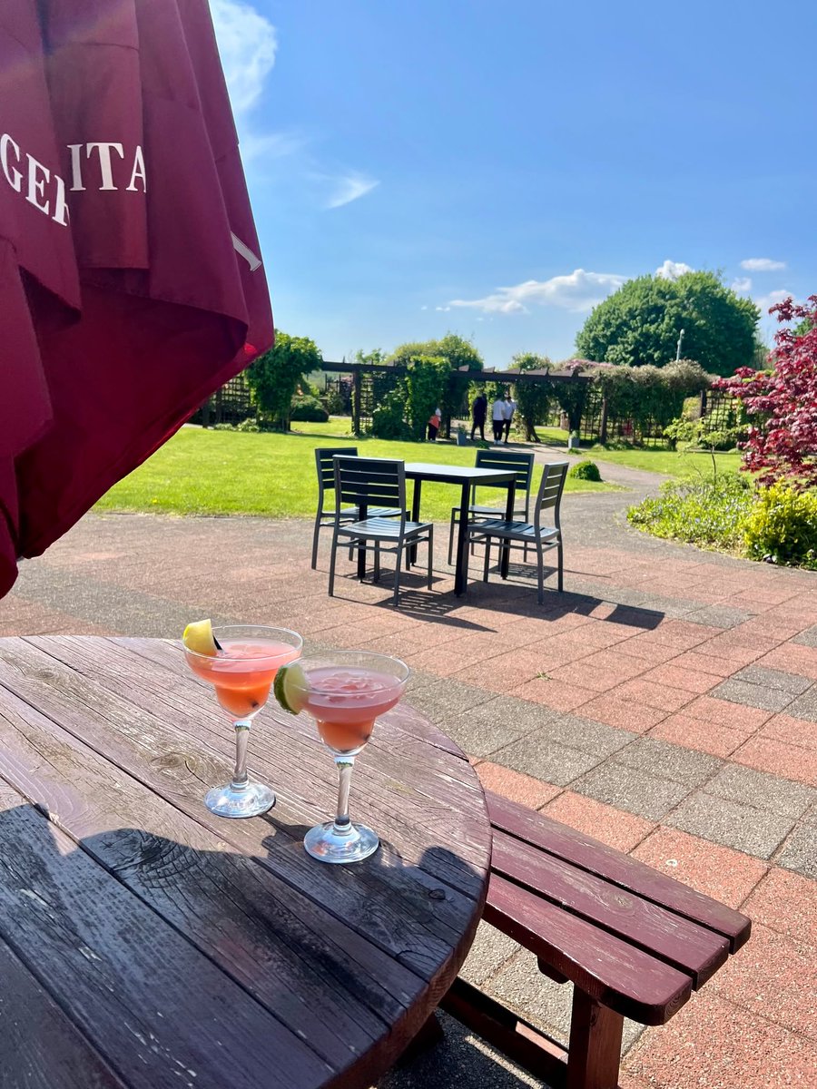 Come and join us for a refreshing selection of ice-cold mocktails! Relax and soak up the sun in our beautiful outdoor seating area 🌤🍹
Click the link below to browse and book our delicious Bbar and Grill: goldenjubileehotel.com/food-drink/b-b…