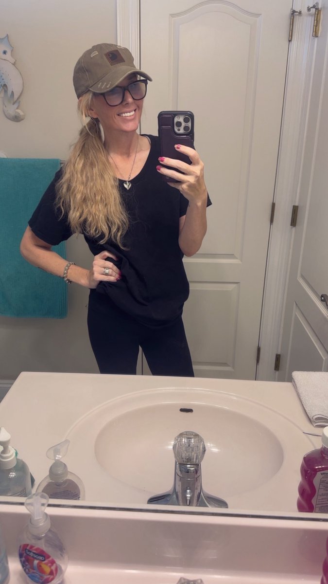 Amber Apinions tweet media