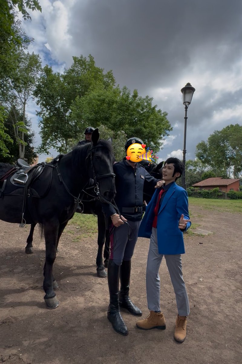 U_hokushin's tweet photo. Arrested by Italian cops https://t.co/ibX4MhErRx