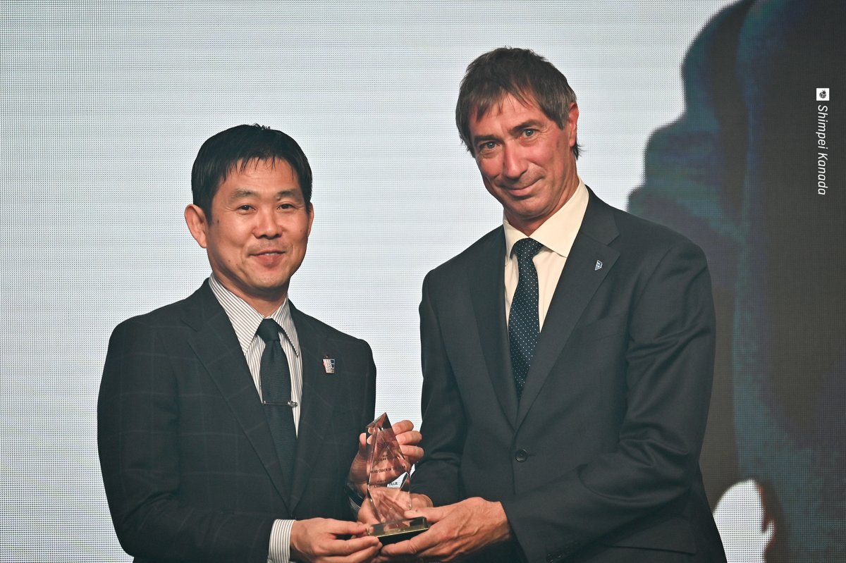 ＼#SVリーグアウォーズギャラリー／

SVリーグアウォーズには #サッカー日本代表 の #森保一 監督と #内田篤人 さんも登場

 #jfa #daihyo #SAMURAIBLUE