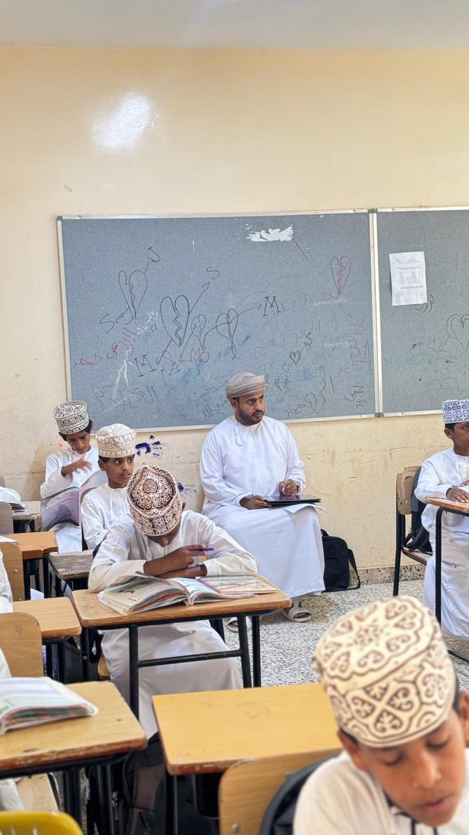 تشرفت المدرسة بزيارة الأستاذ/ محمد الحكماني مشرف مادة اللغة العربية ، حيث حضر حصة مداولة إشرافية للصف السابع برفقة المعلم الأول الأستاذ/ جمعة العويسي .
شكراً لحرصكم على تطوير العملية التعليمية وتعزيز الأداء التربوي
#تعليمية_جنوب_الشرقية #تعلم_مستدام