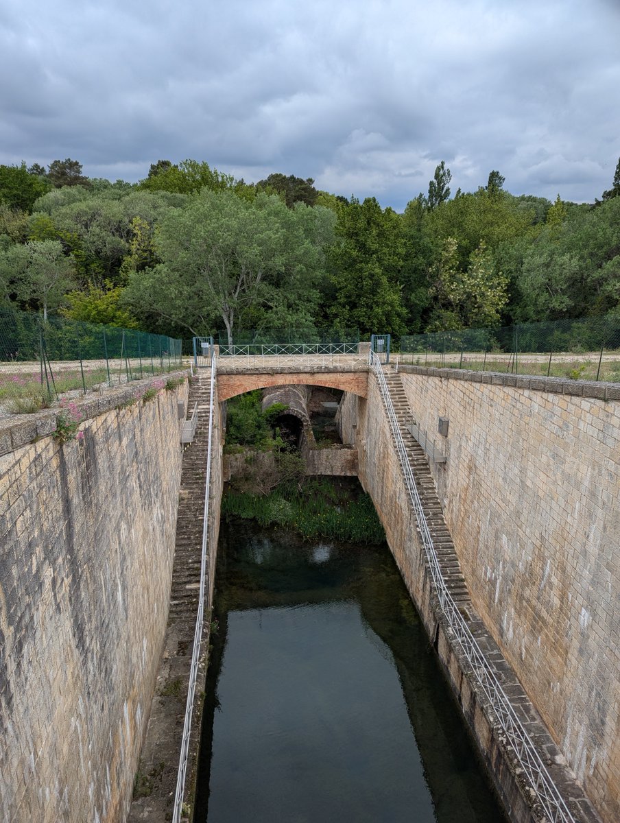 Le bassin du Réaltor, joyau écologique et patrimonial ! 💧

Créé au XIXe siècle par l’ingénieur Franz Mayor de Montricher, également à l’origine de l’aqueduc de Roquefavour, le bassin du Réaltor, situé sur la commune de Cabriès, avait pour mission de filtrer l’eau de la Durance