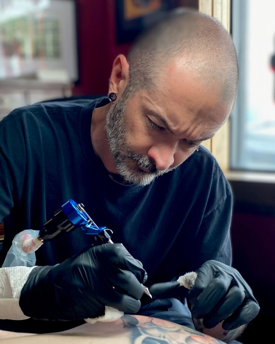 tattoosonlamar's tweet photo. Thursdays with Jake and Jordan are calling! 🖤 Swing by the shop to meet our legendary artists with over 50 years of combined experience. From bright and bold to fine and fancy, they’ve got you covered. Walk-ins welcome all day—come vibe with 'em and leave with a masterpiece! 🎨 https://t.co/sX64KzKBR4