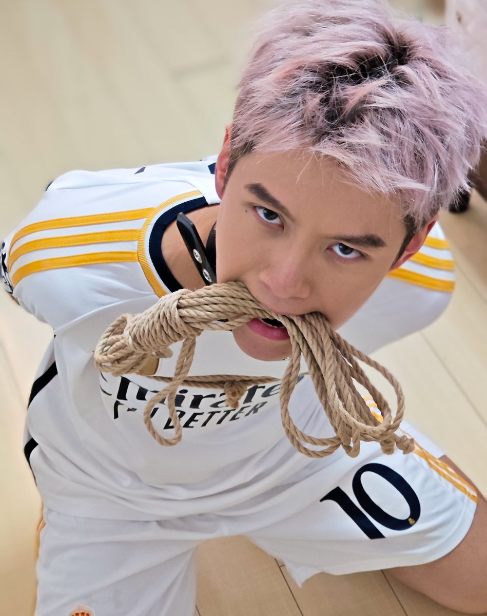 roaringmoon1's tweet photo. 😈：还敢瞪我？你越是瞪我，我下手就越狠哦😈
🪢老师:@shibariliao
model:@wuli05 https://t.co/YrKeaA2Lgm