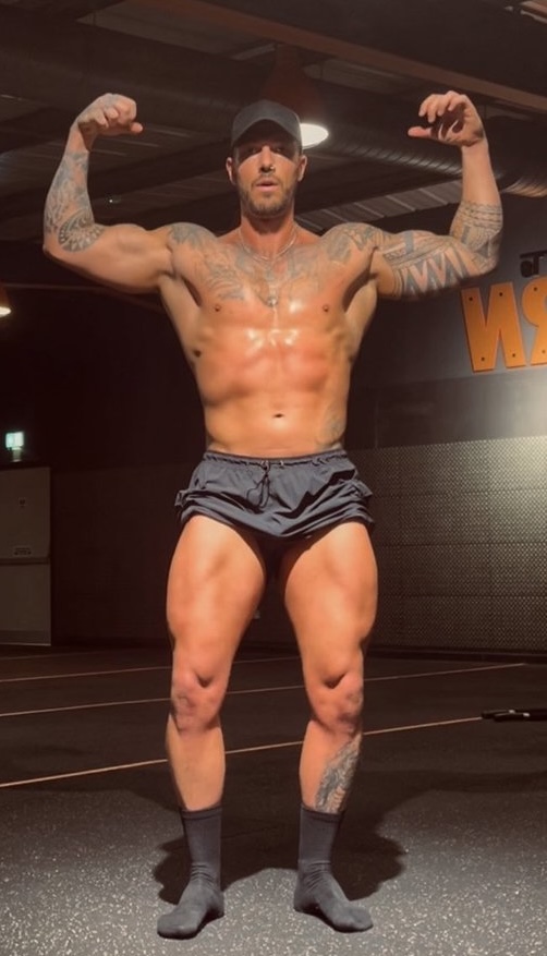 marti25810's tweet photo. Wrestlers in shirtless workouts.
From left: Elijah Drago, Ace Austin, Humberto Carillo, Adam Maxted
#beefcakesofwrestling #hunk #muscle #shirtless #barechested #pecs #biceps #mensphysique #gymbody #tightbody #muscledefinition https://t.co/rfmH790uUI