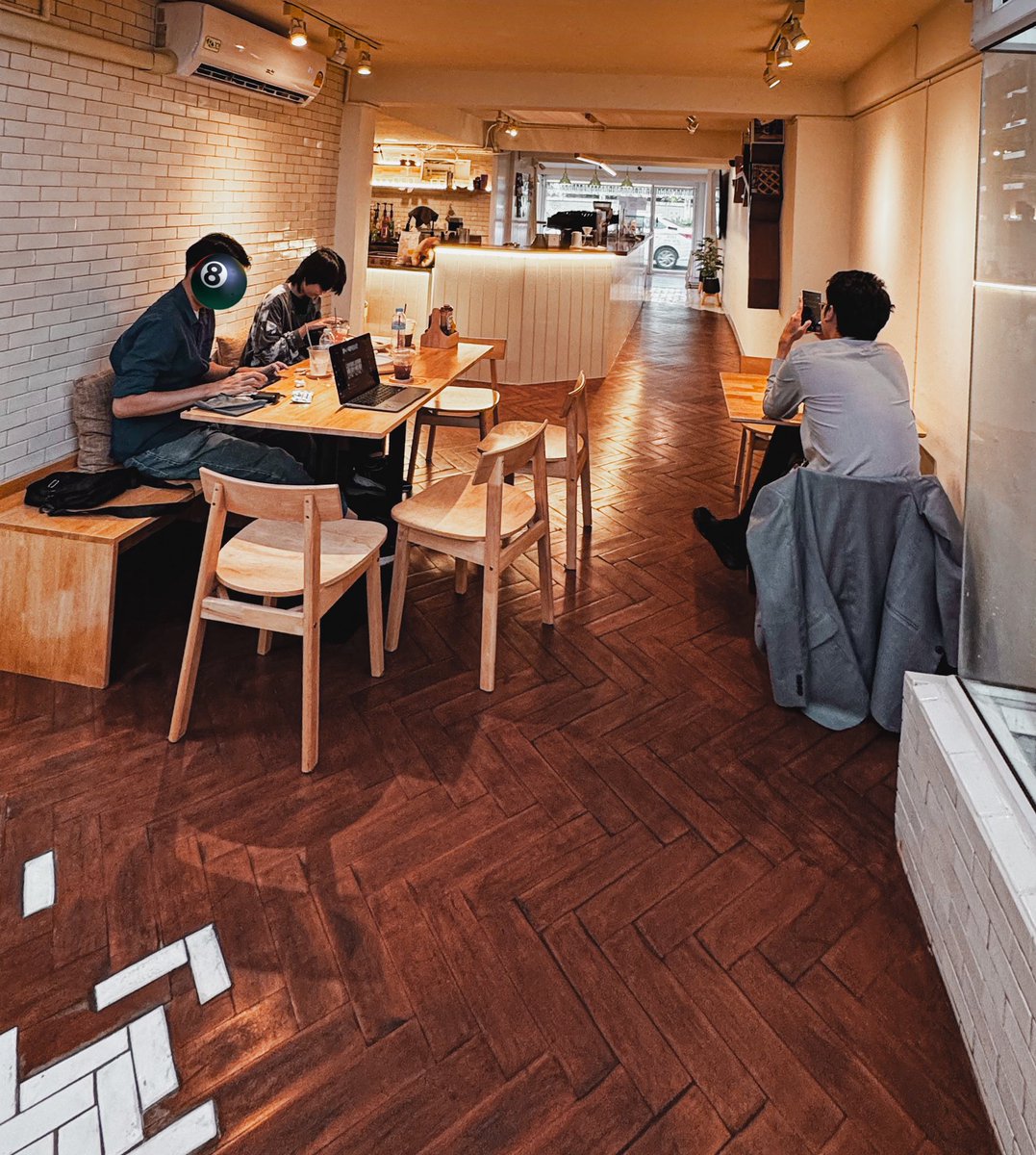 papunjaeat's tweet photo. I really love days like this 😌
Cloudy skies, warm lights, slow coffee
there’s just something about it that makes everything feel softer, quieter, kinder.
Even the people feel gentler, like everyone’s taking a slower breath.
#versatiletoday https://t.co/EXzxVr3nNi