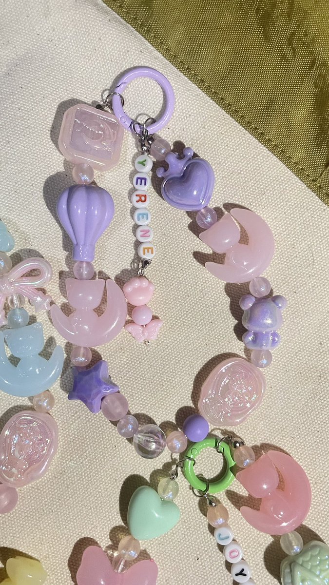 kc_ookiejar's tweet photo. #KC_OOKIEJAR present ❄️🔖🪽

Phonestrap — Red Velvet Version.

Joyrene; Seulrene; Wenrene; Yerene 🦋

# Available for custom any idol K-Pop. https://t.co/cOa1gcpbTX